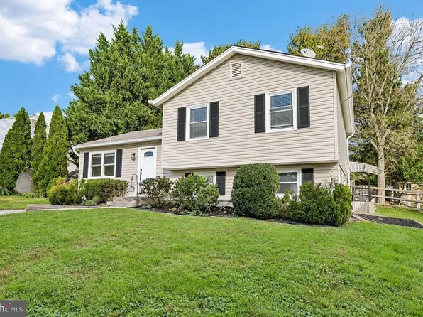 24205 Bush Hill Rd, Gaithersburg, MD 20882