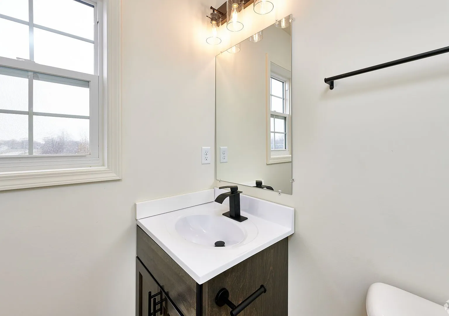 Brand New Luxury 3-Bedroom Townhome with 2-Car Garage & Full Basement — Photo 4