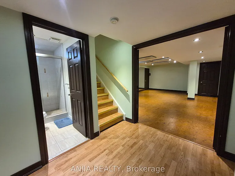 742 Hammersly Blvd #BASEMENT — Photo 16