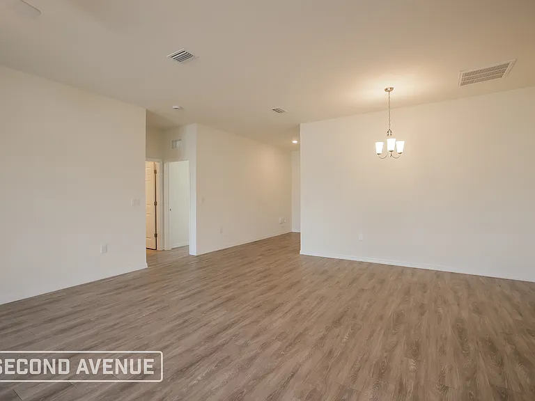 2721 NW 18th Pl — Photo 11