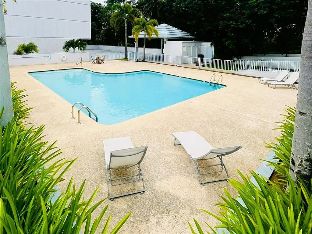 3 bed, 2.0 bath, 2772 sqft, $2,300 — Photo 3