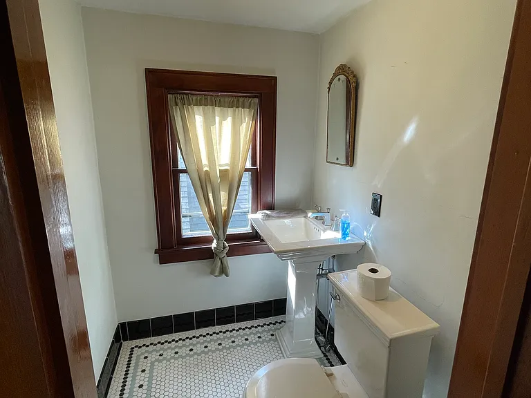 830 E Brady St — Photo 14
