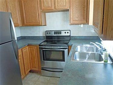 5th image of 48 Zeller Ct