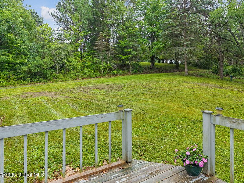 5th image of 583 Cotton Hill Road