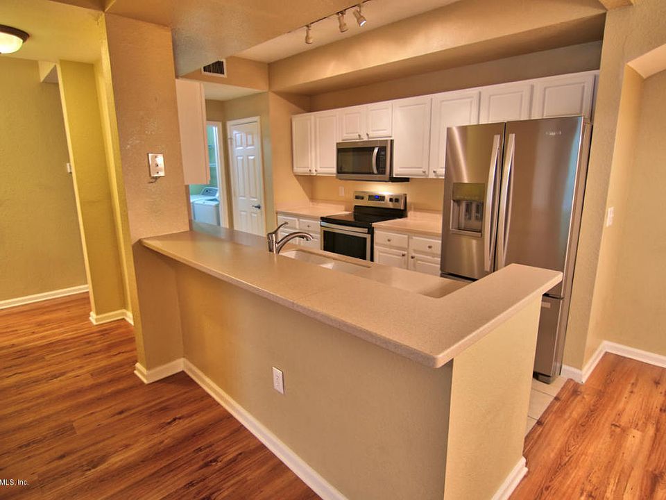 1st image of 10075 N Gate Pkwy #1404