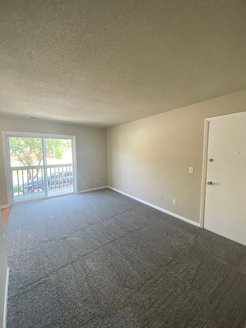 900 Elder Ln — Photo 4