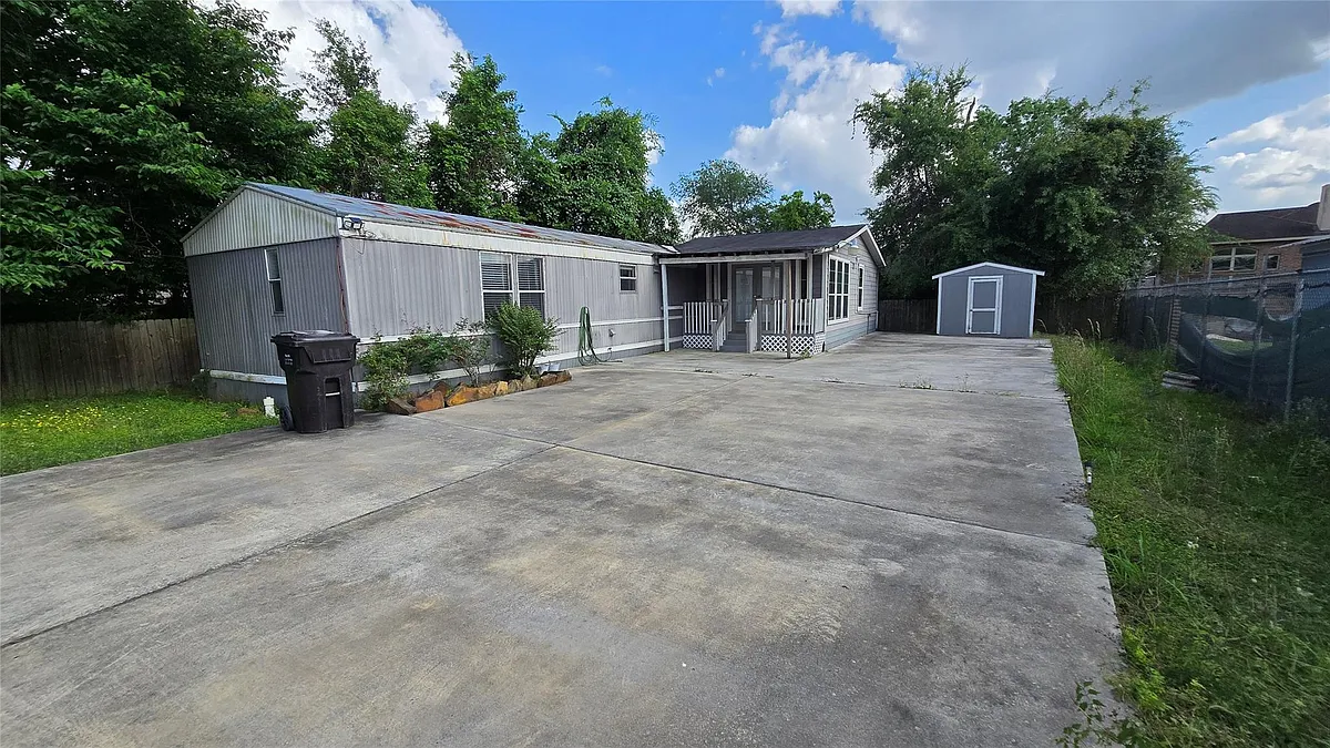 Building Photo - 4915 Sitca St