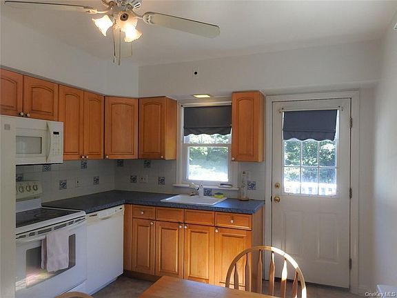 4th image of 39 Midwood Ave