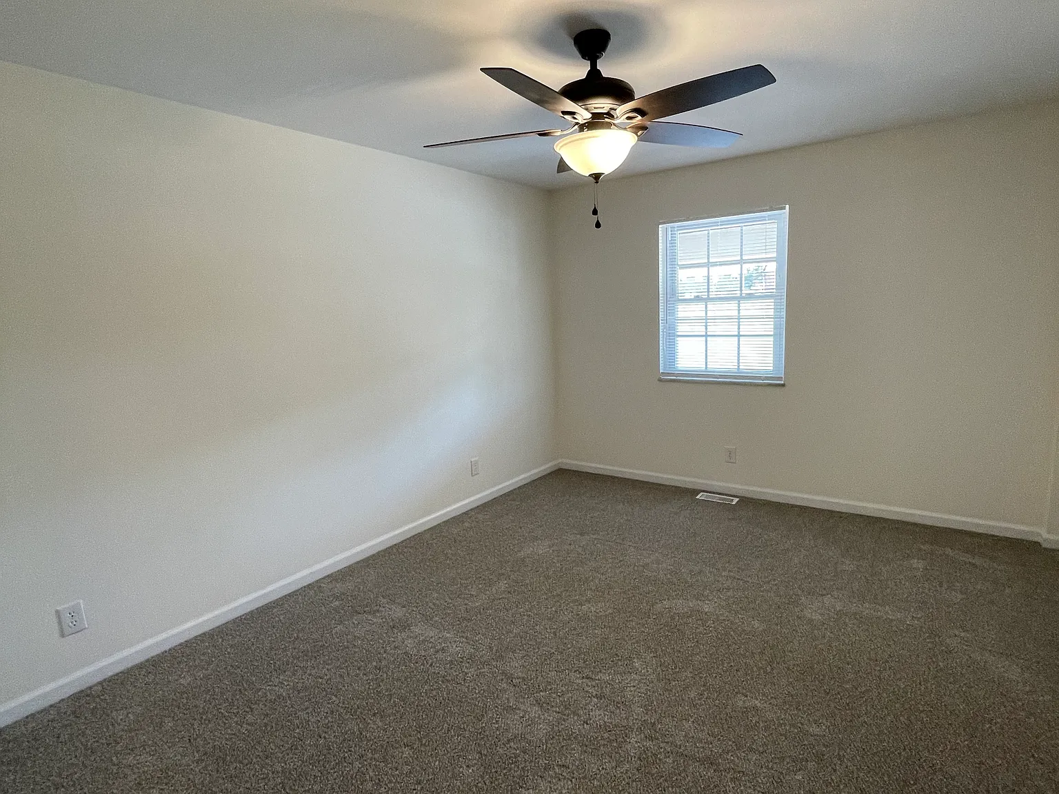 2 bed, 1.5 bath, 930 sqft, $1,295 — Photo 4