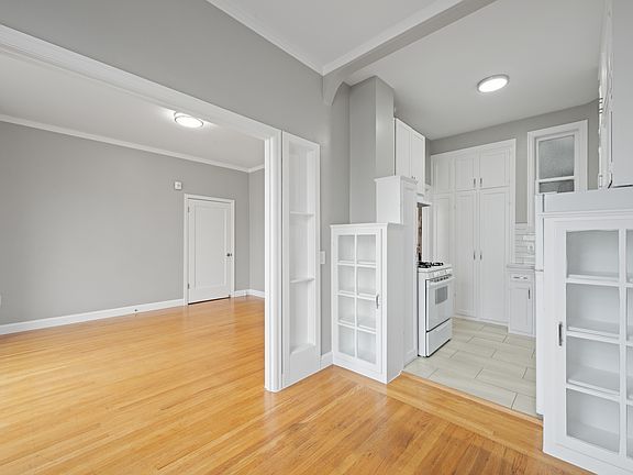 3rd image of 2774 Franklin St APT 8