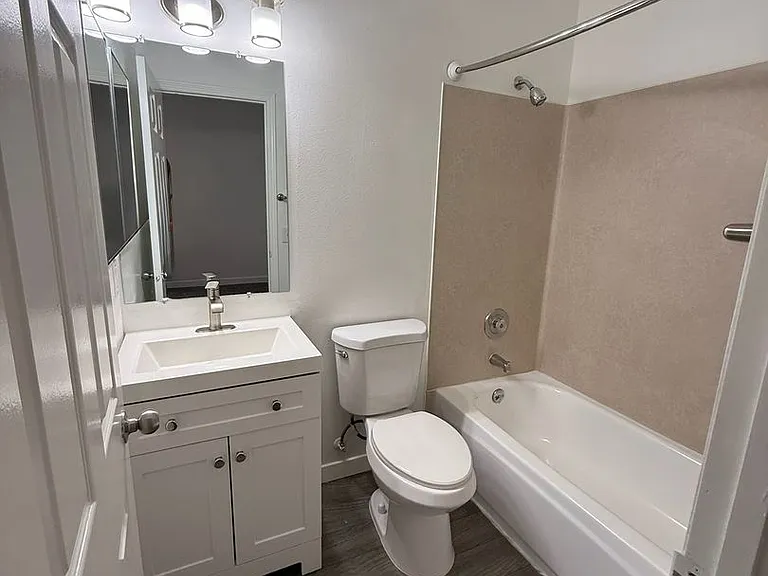 Ludlow Apartments — Photo 15