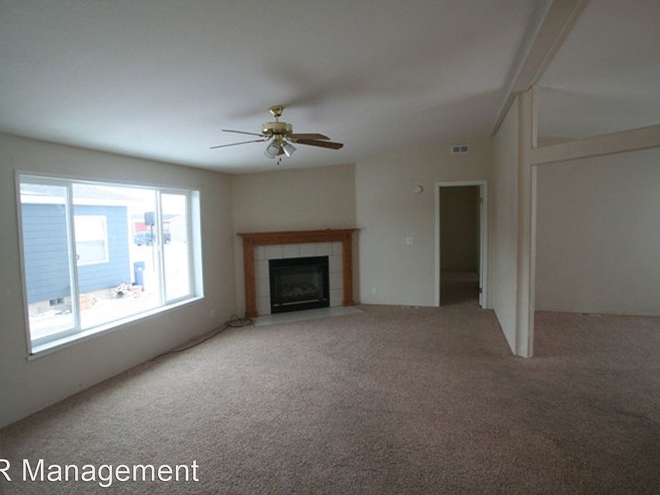 1st image of 2704 Olivine St