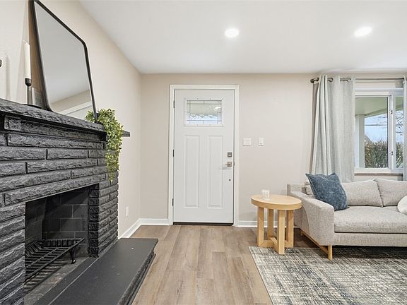 5th image of 2446 Willowbrook Rd