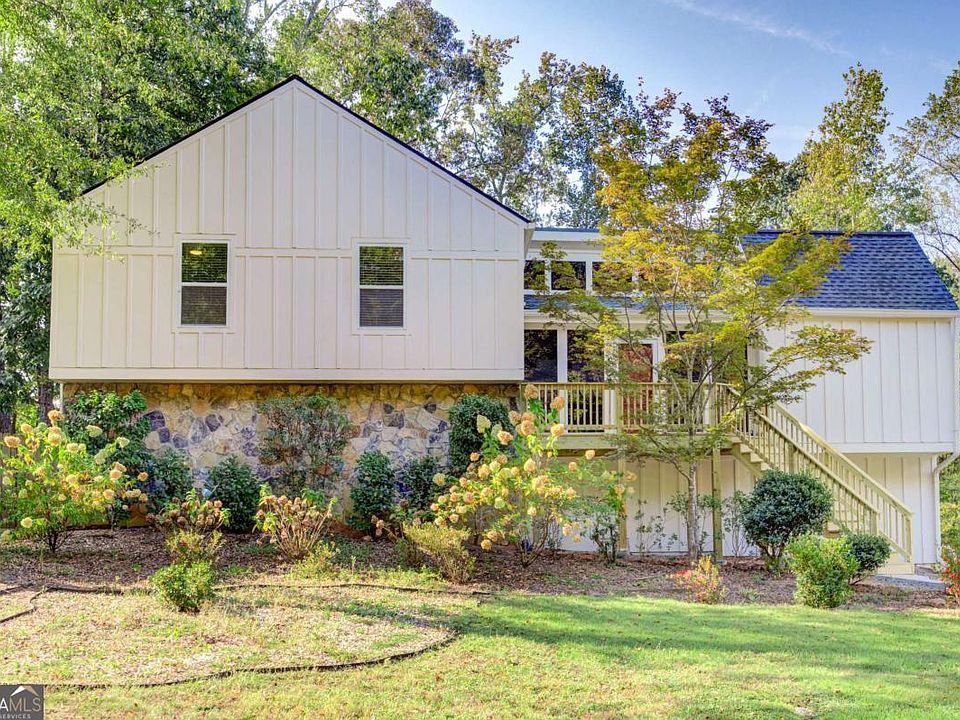 1st image of 2583 Kingsley Dr NE
