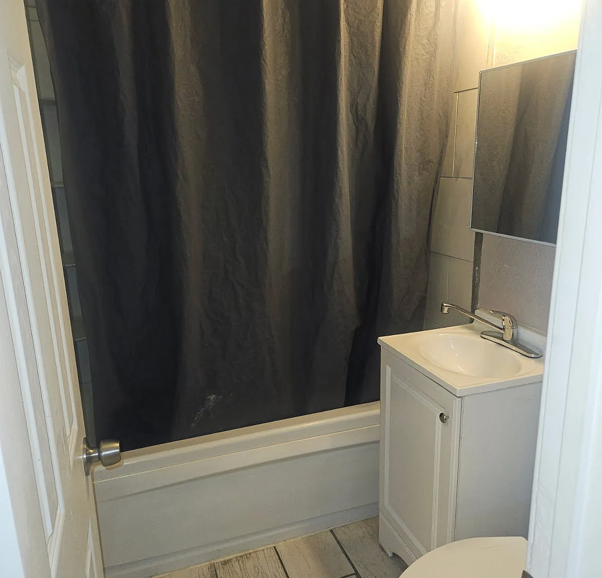 3 bed, 988 sqft, $1,800 — Photo 3