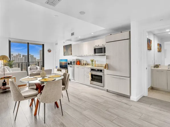 45 SW 9th St, Miami, FL