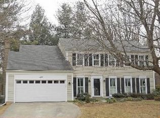 5233 Herzell Woods Ct, Fairfax, VA 22032