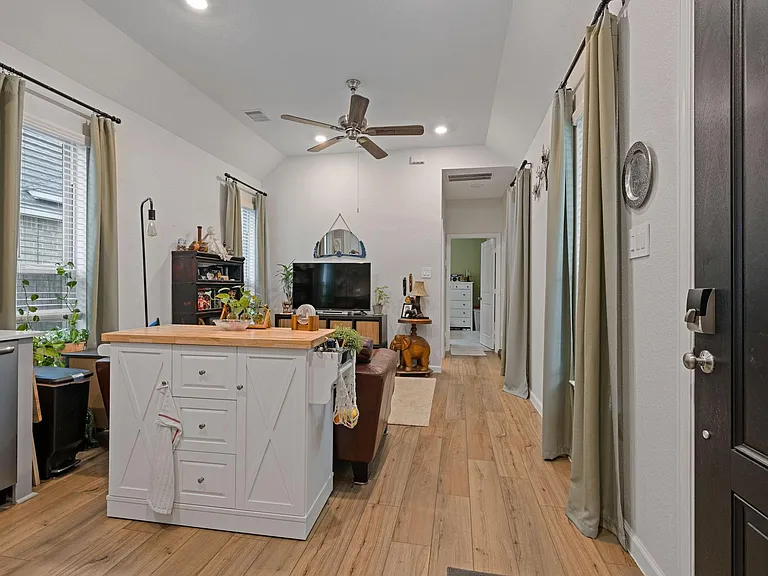 18323 Tiger Flowers Dr — Photo 32