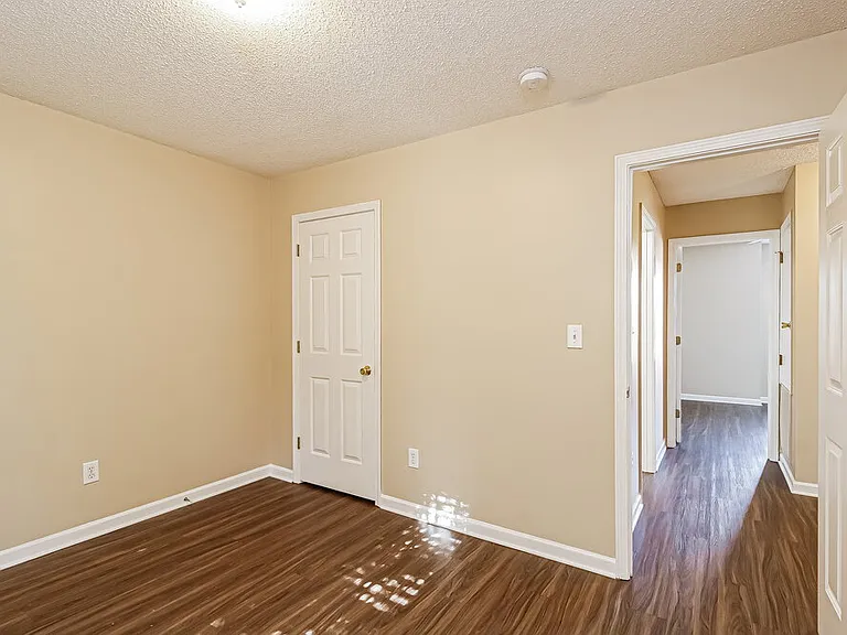 330 W Holt St — Photo 13