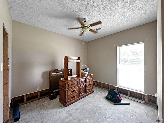 4th image of 43726 Brittany St
