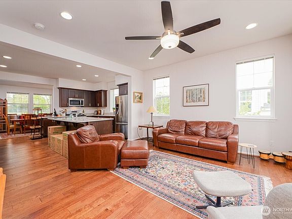 4th image of 6910 31st Avenue SW