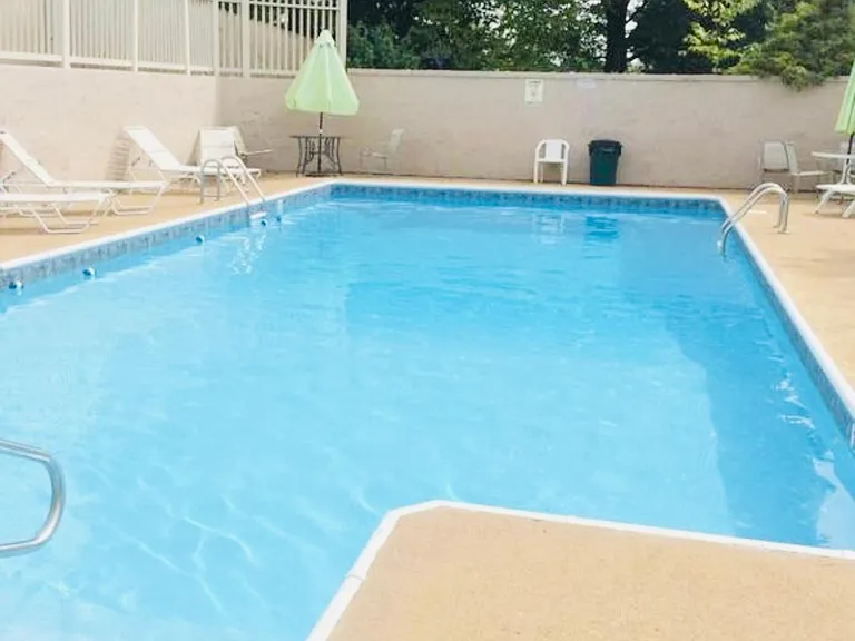 2142 Vaden Village Dr — Photo 2