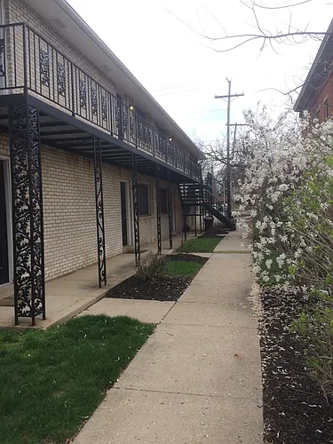 691 S Front St #D Photo 1