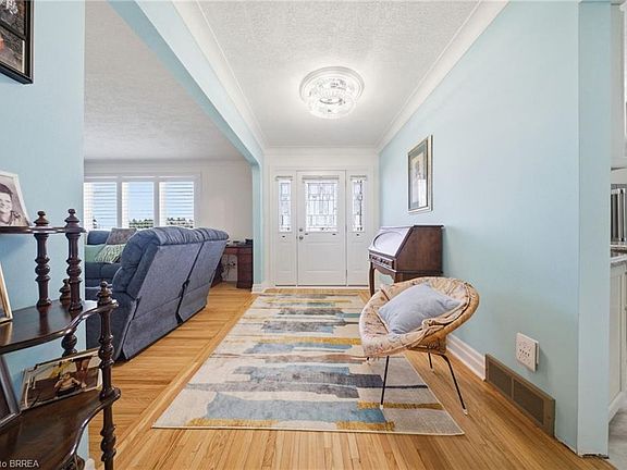 4th image of 2028 Villa Nova Rd