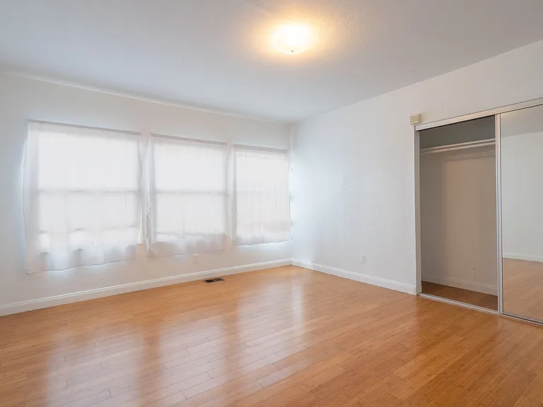 2683 Grande Vista Avenue — Photo 8