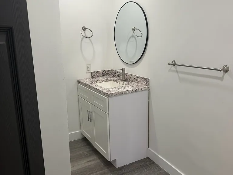 325 N Normandie Ave — Photo 11