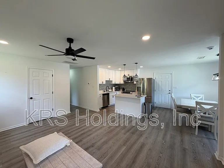 1035 Tradewinds Rd — Photo 2