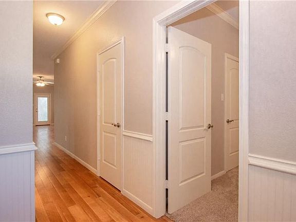 2nd image of 2833 Savannah Ct
