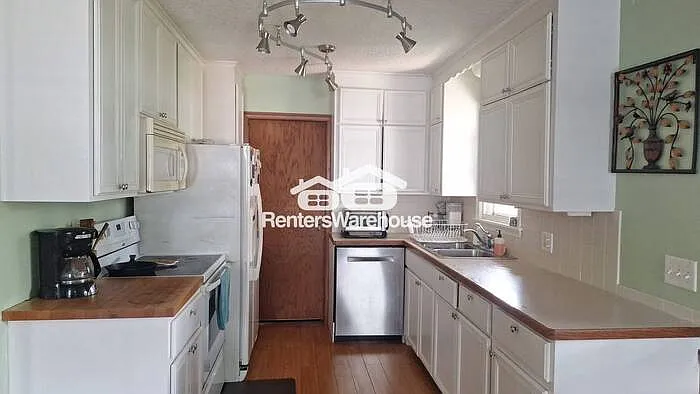 2031 Magoffin Ave — Photo 3