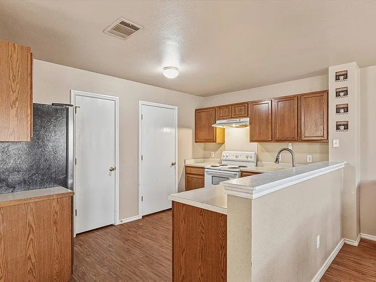 12705 Saint Mary Dr — Photo 10