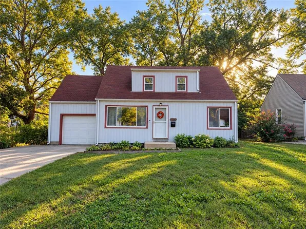 6739 Floyd St, Overland Park, KS 66204