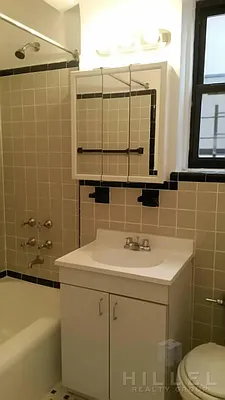 Rented by Hillel Realty Group | media 32