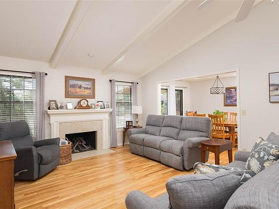 5th image of 7513 W 93rd St
