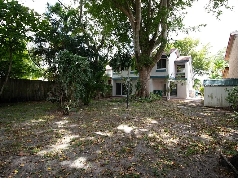 8321 SW 39th Ct — Photo 12