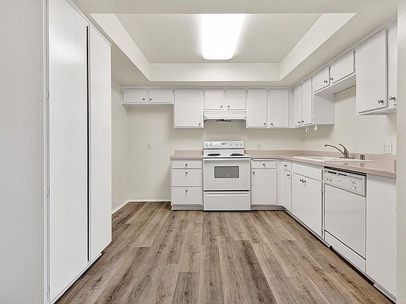 4th image of 950 N Louise St #104