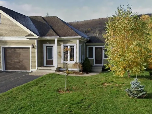 8 Louise St, Edmundston, NB E3V 0C3