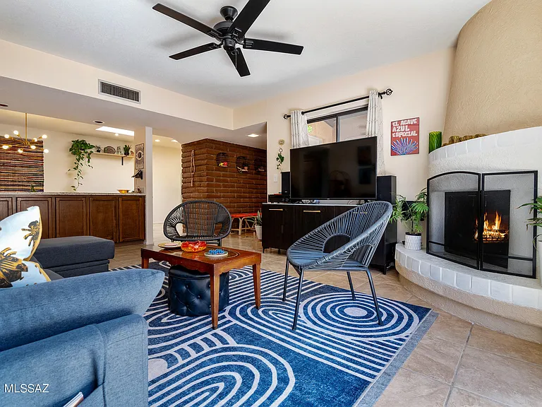 1341 E Ellis Dr — Photo 4