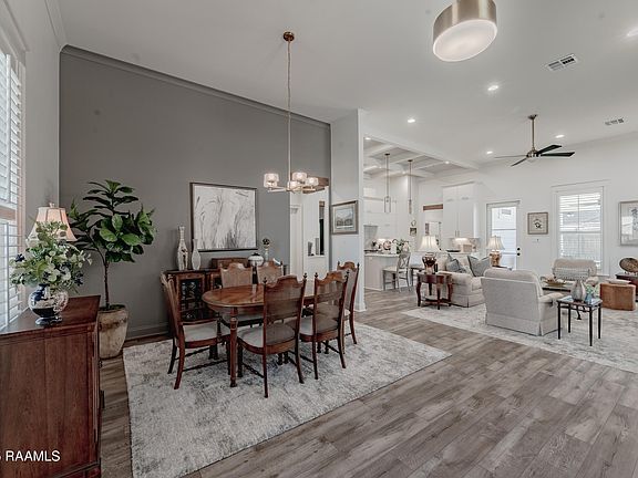 3rd image of 106 Lakes Edge Dr