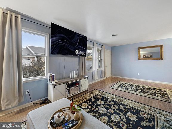 4th image of 155 Ash Spring Ct