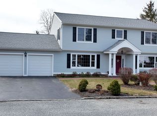 1 Donald St, Bayville, NY 11709