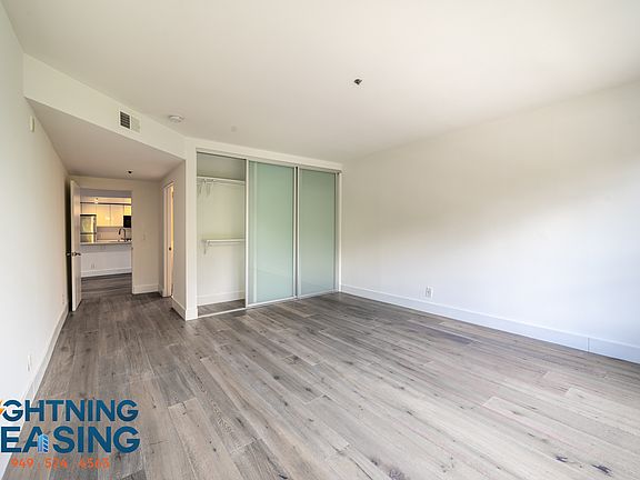 4th image of 939 Palm Ave #411D