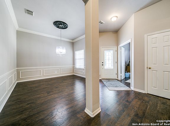 5th image of 8634 Branch Hollow Dr