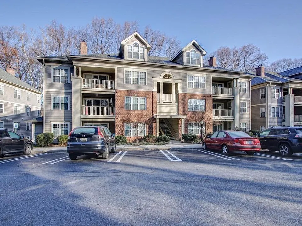 121 Timberbrook Ln #203