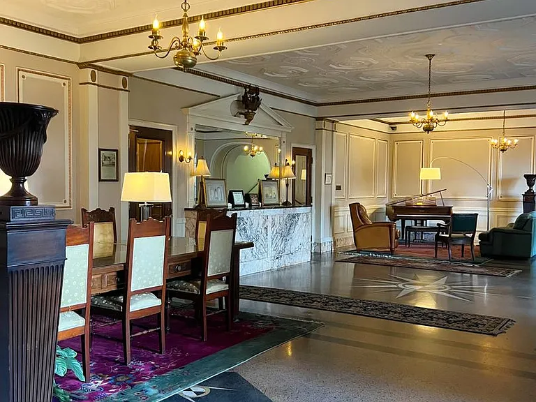 Mayflower Apartments — Photo 65