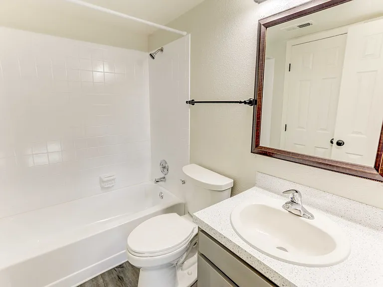 Dover Commons Apartments — Photo 19