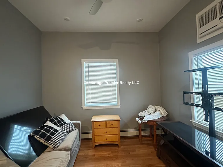 130 Washington St — Photo 6